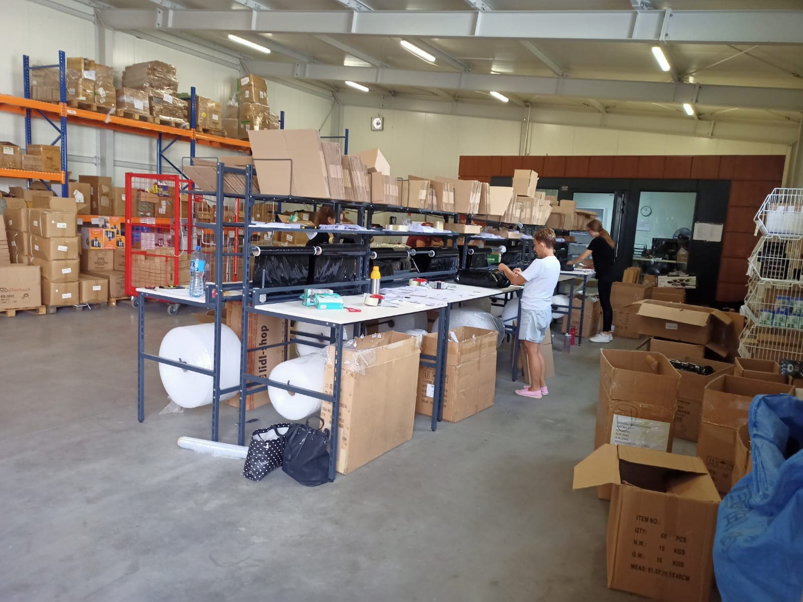 Stół roboczy podczas testów i odbioru