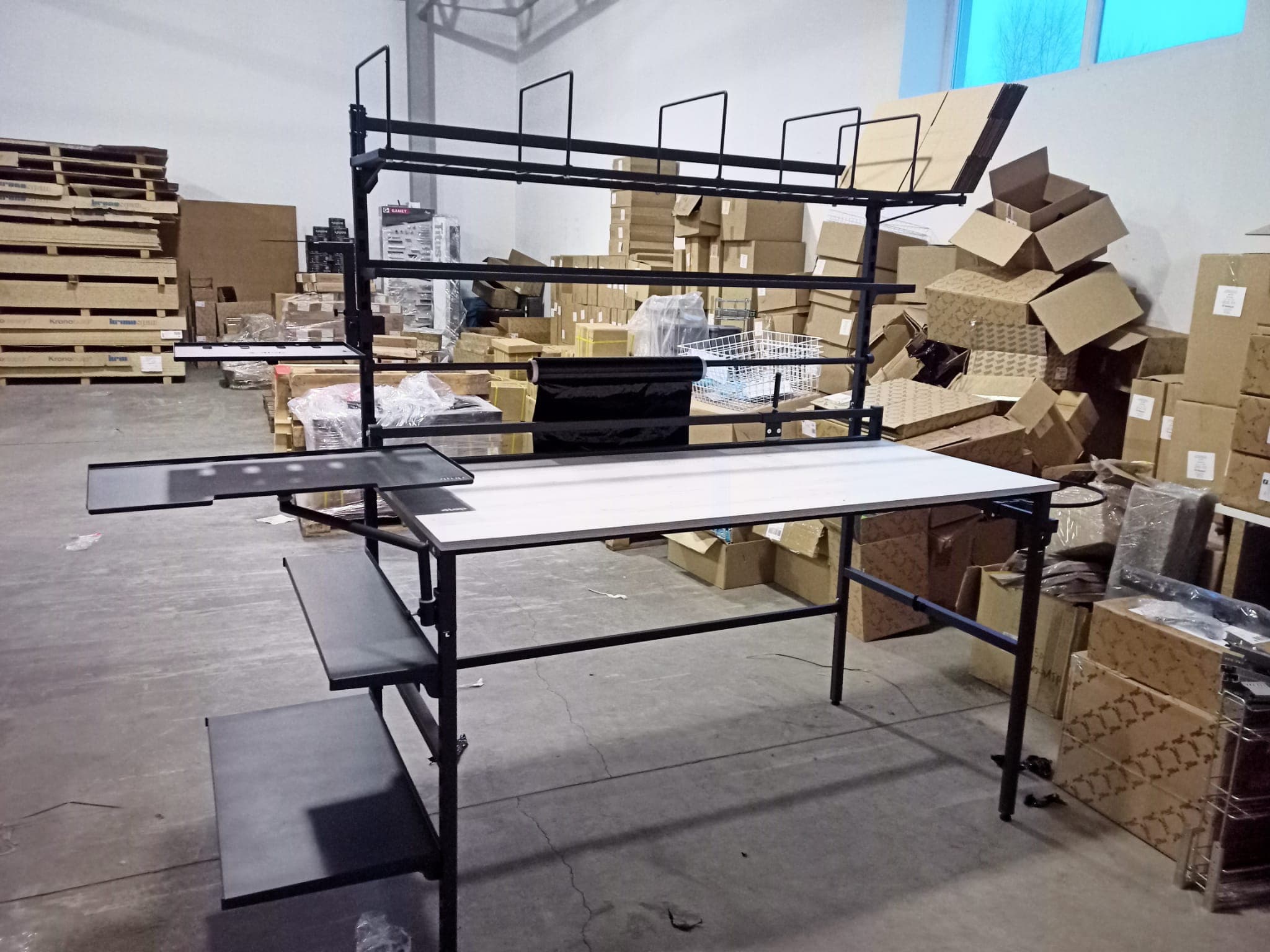 Wdrożone stanowisko pracy w przestrzeni magazynowej